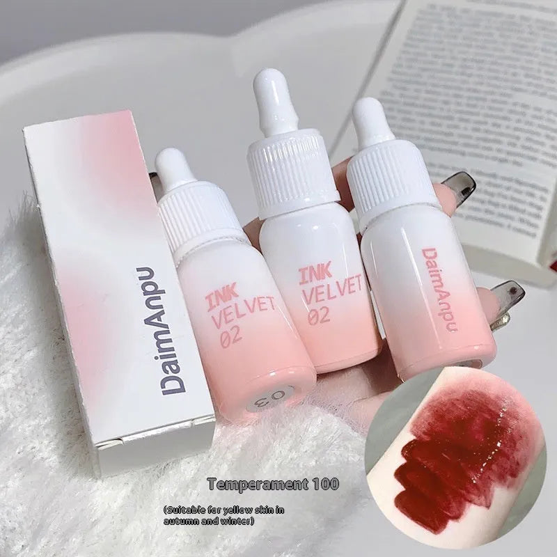 Mirror Lip Lacquer tube in the Milk Huhoo series, showing one of four available shades with 3.5g net content.
