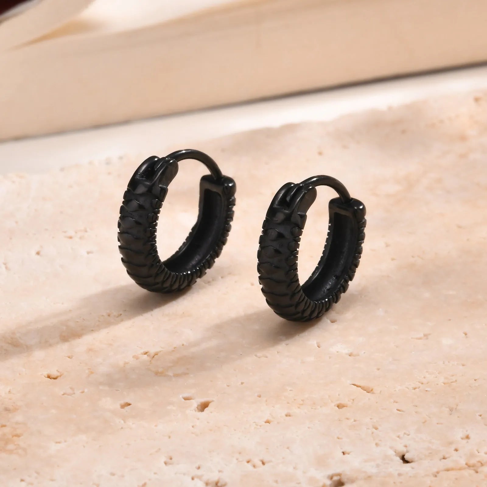 Stainless steel snake pattern ear rings in black or gold for hip hop fashion