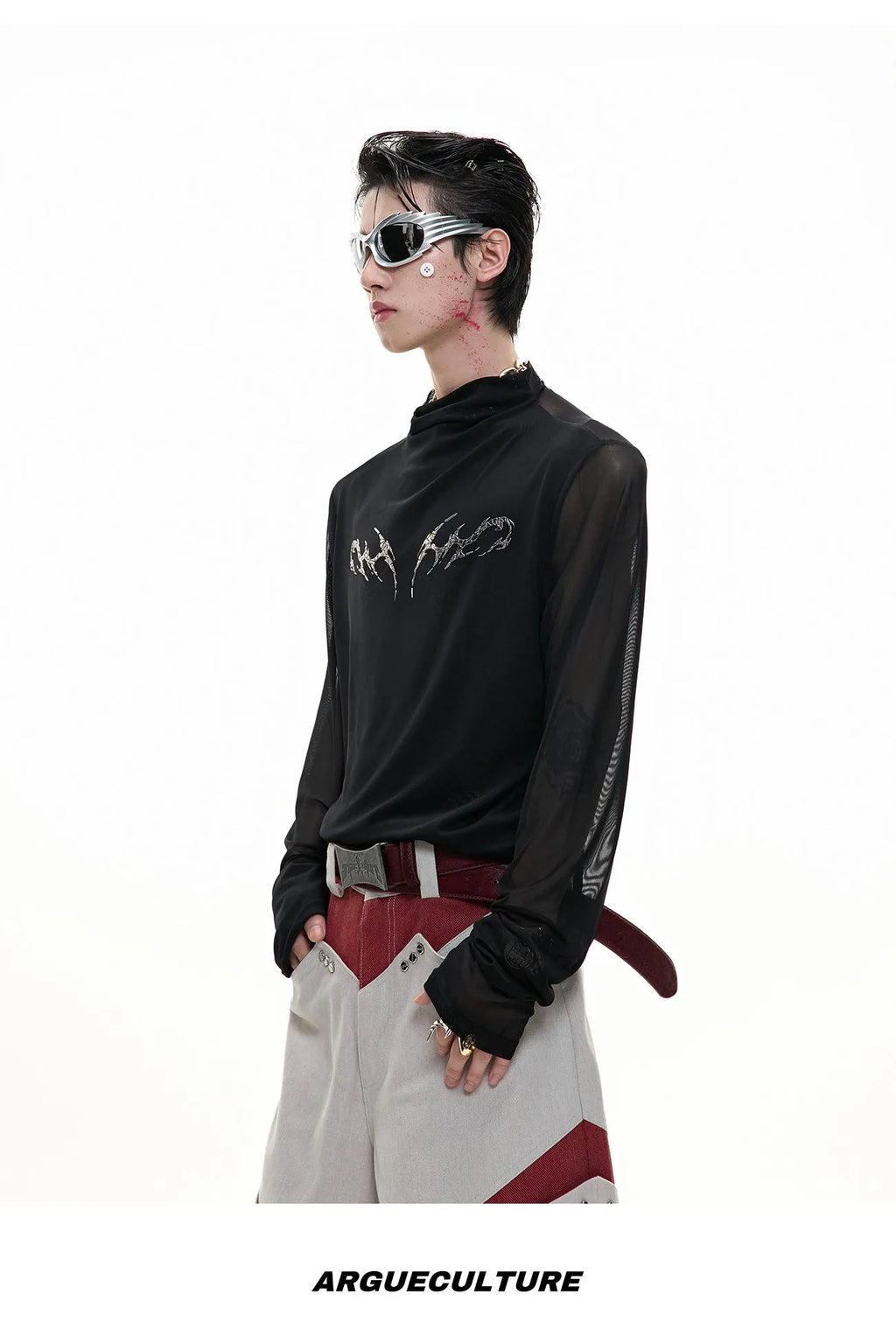 Black niche mesh ice-feeling slim bottoming long sleeve shirt on a mannequin, showing the trendy fit.