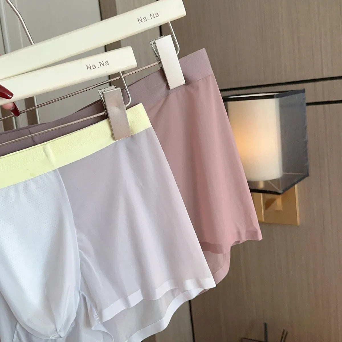 Ultra-thin Ice Silk men's seamless boxer shorts with a honeycomb crotch panel in a solid colour.