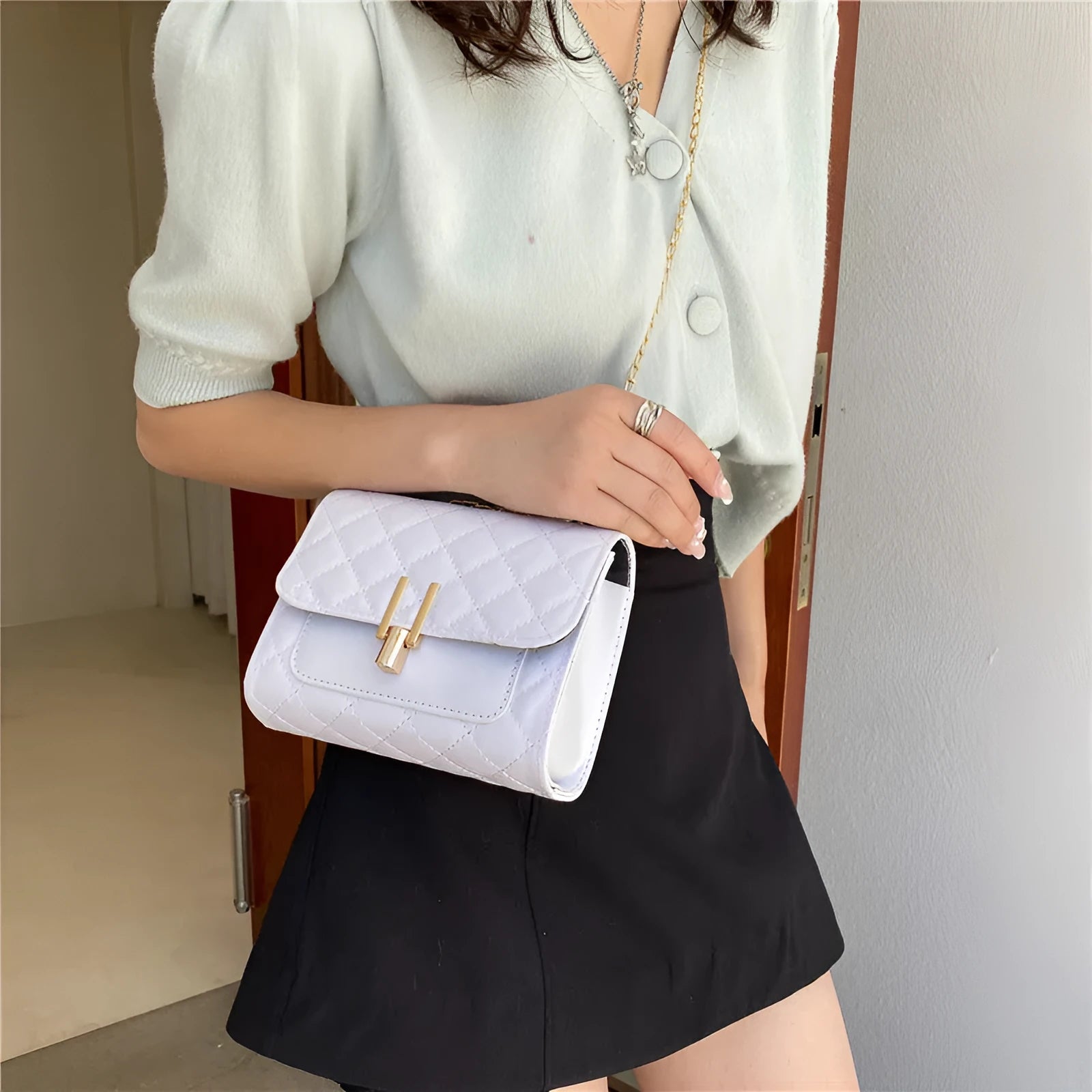 Women's PU crossbody bag with diamond lattice chain strap in minimalist solid colour design