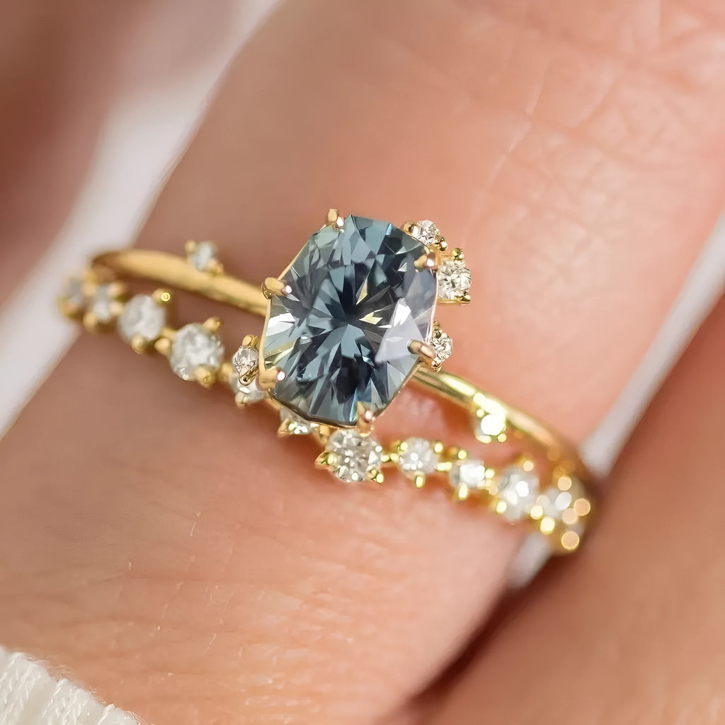 Gold plated women's ring with green zircon stone in flower shape on alloy base