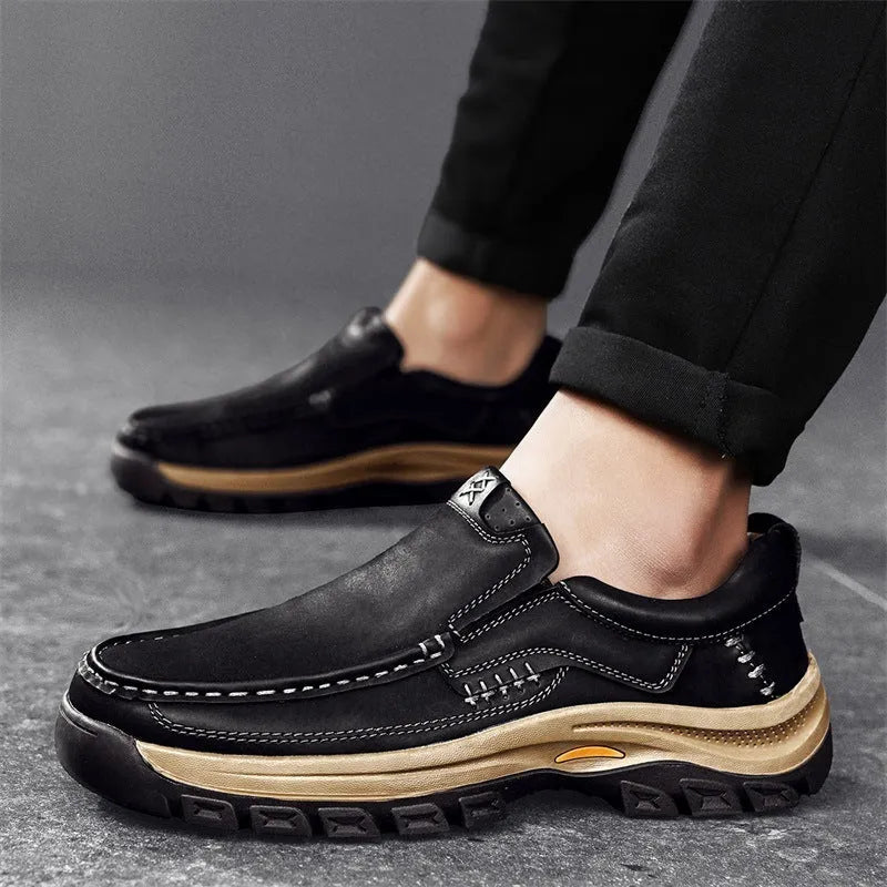 Men's black mountaineering shoes with thick rubber soles and round toe design