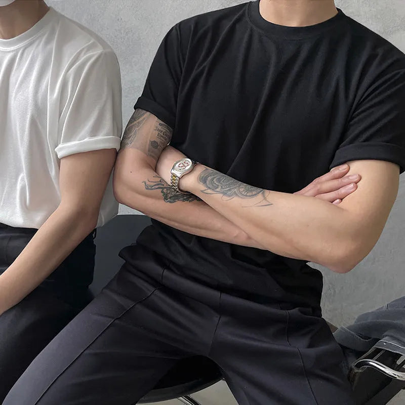Men's slim fit cotton T-shirt in black or white with half-length sleeves