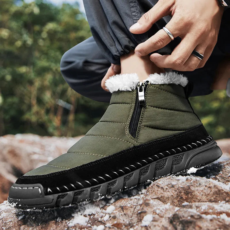 Men's plus size snow boots in black with round toe, flat heel and rubber sole