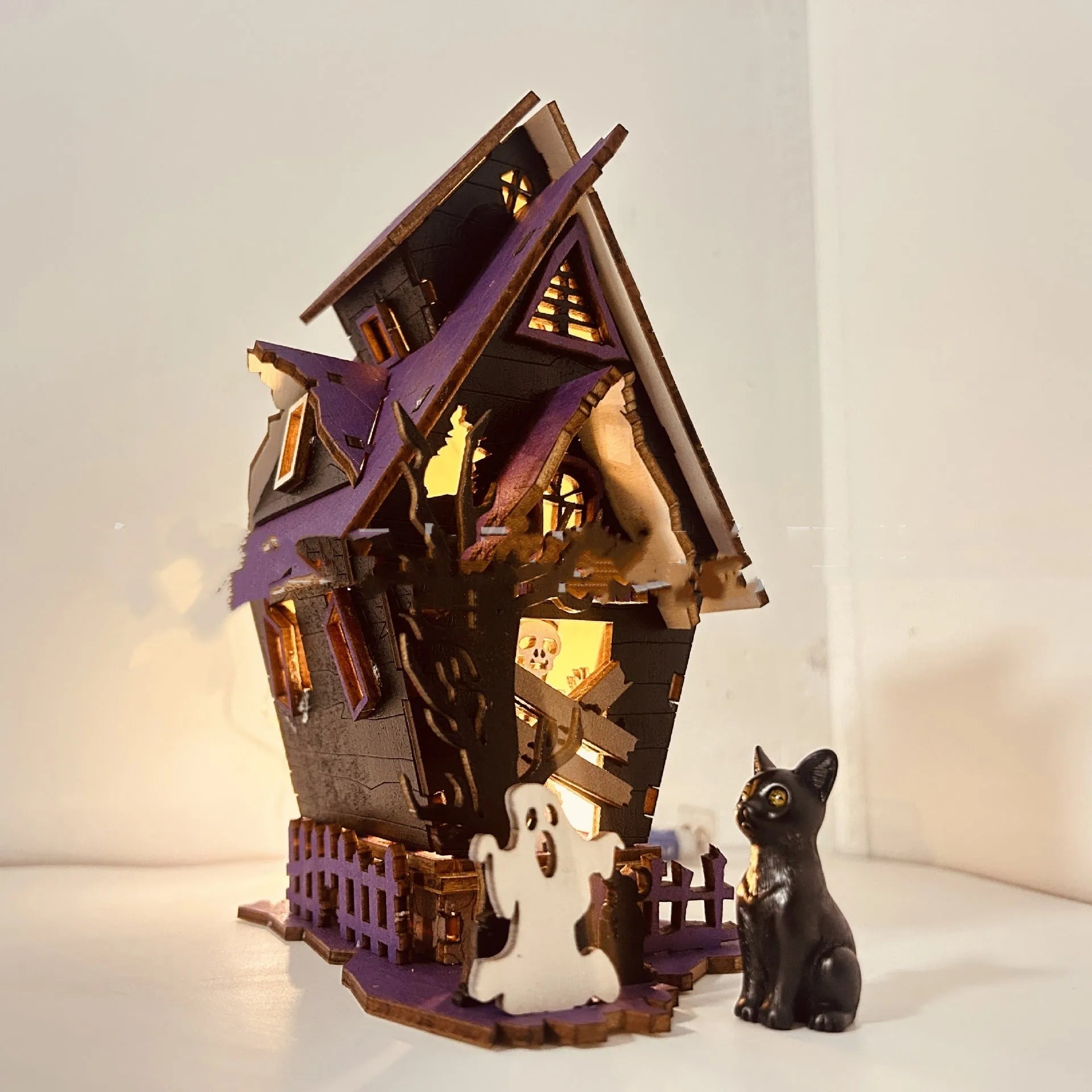 Wooden Halloween haunted house table decoration with luminous finish measuring 14x10.5x19cm