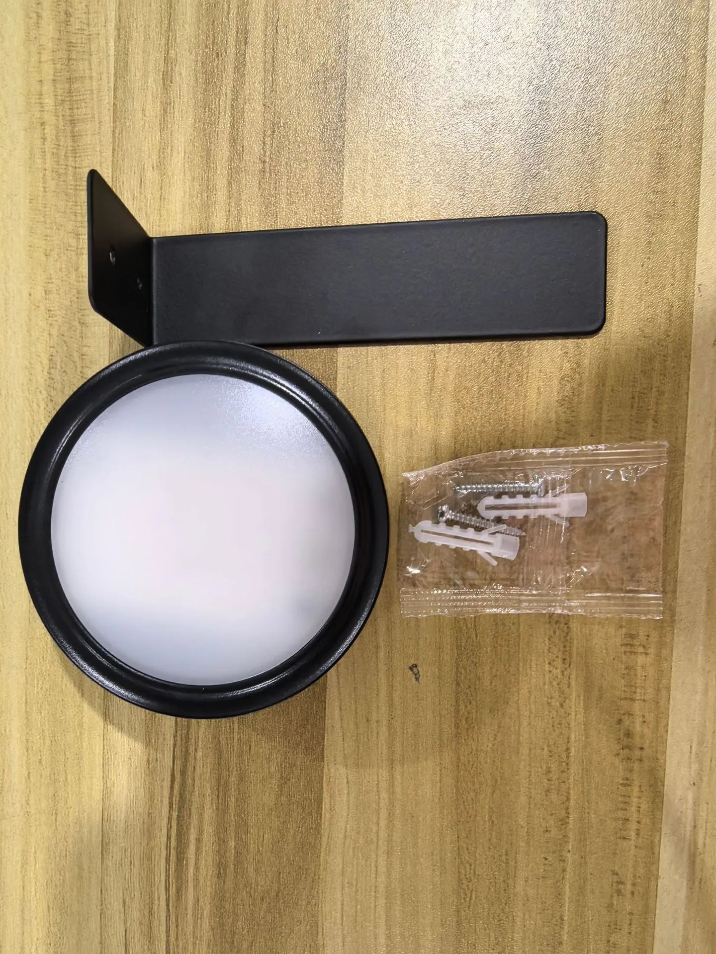 Wireless LED painting lamp with magnetic charging and remote control in black, white or gold finish