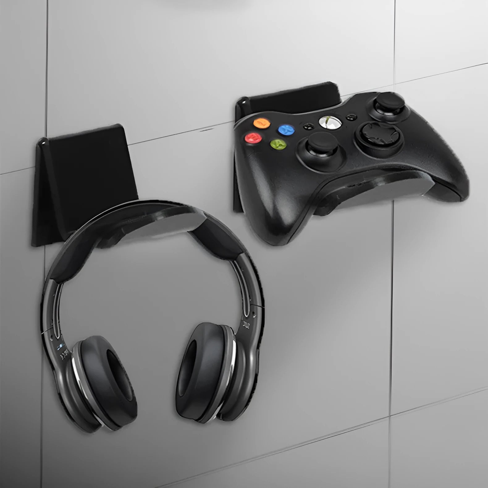 Universal game controller mounting bracket for smartphones in black, white and transparent colours