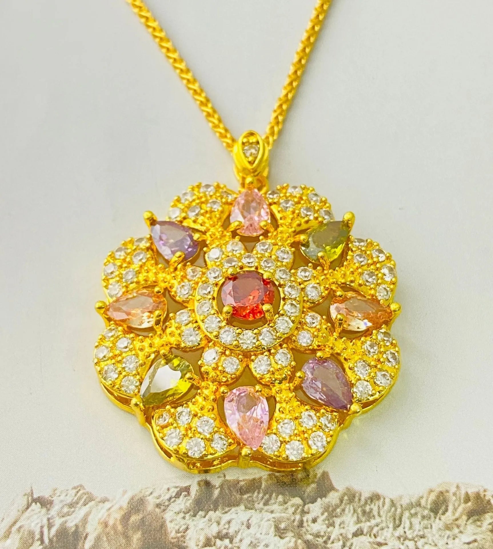 Women's floral zircon pendant necklace in gold, champagne gold, or platinum colour with optional chain