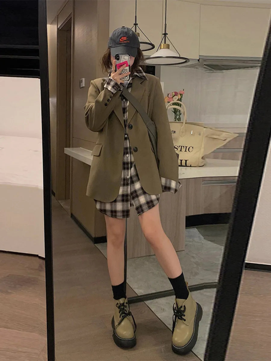 Korean-style slim-fit suit jacket in solid colour polyester with long sleeves and pockets