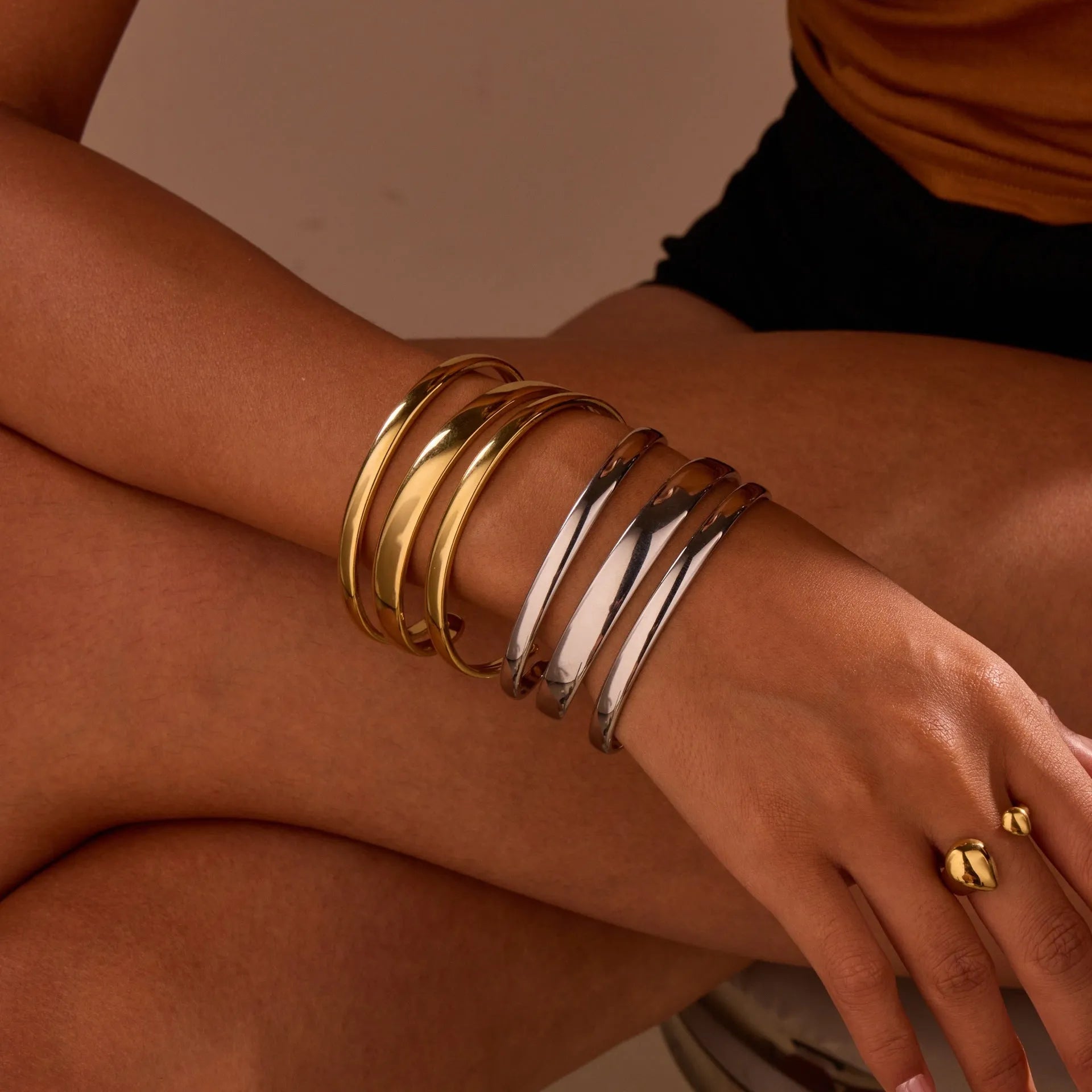 Stainless steel geometric line bracelet for women with simple opening clasp in gold or steel colour
