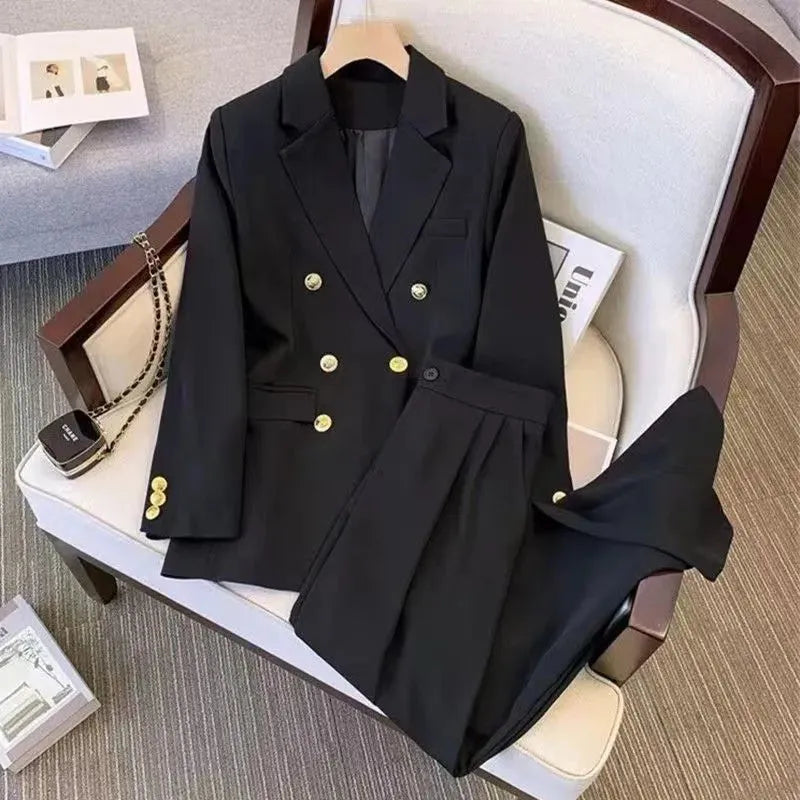 Loose-fit women's blouse in polyester fabric, available in black, white, khaki or pink, shown with regular sleeves.