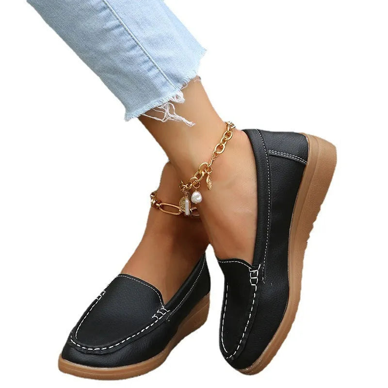 Women's PU leather flats loafers in round toe design with car suture detailing on upper