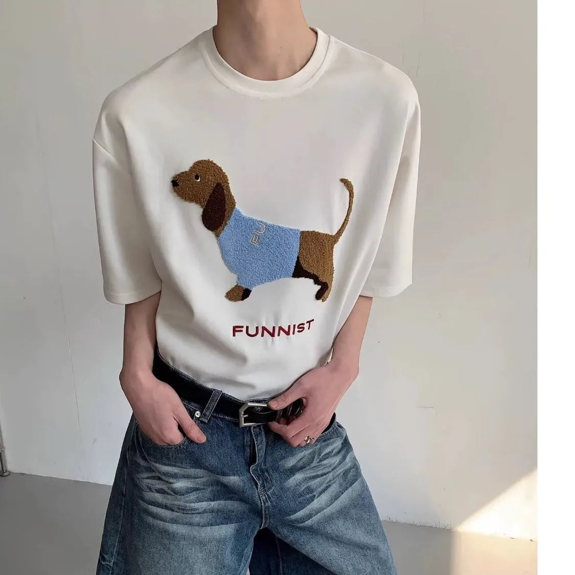 Grey men's cotton T-shirt with an embroidered cartoon dachshund holding a towel.
