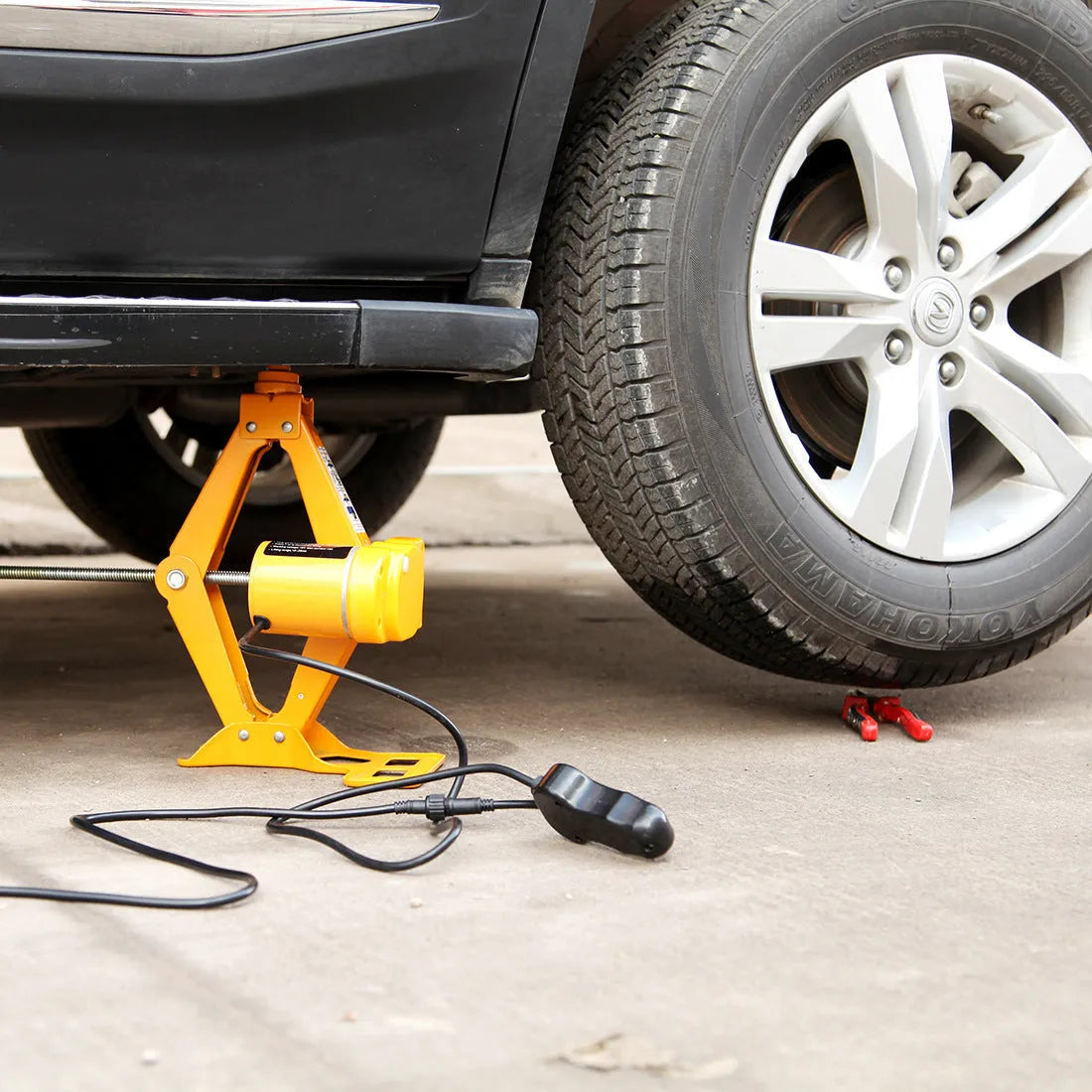 Electric hydraulic jack kit with 2 tonne capacity and 120-350mm height adjustment range