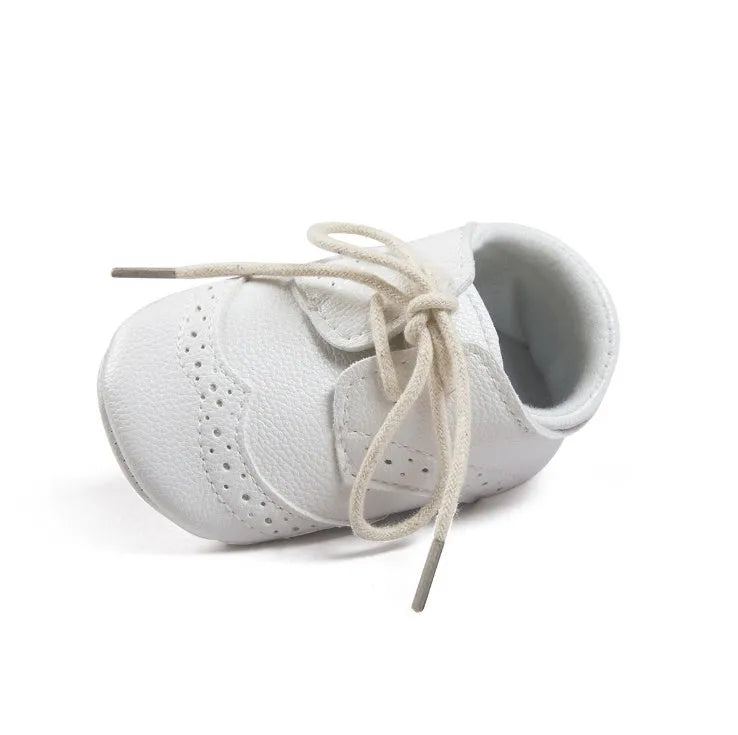 Men's vintage style soft-soled baby walking shoes in synthetic leather, showing colour options and sizing for 0-12 month infants