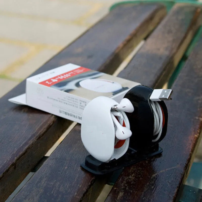 Automatic earphone retractor reel made of PC ABS in black blue and white colors with telescopic winder mechanism