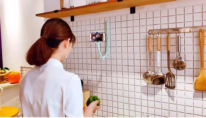 Flexible rubber phone holder with suction cup showing 62cm length and 360° rotation