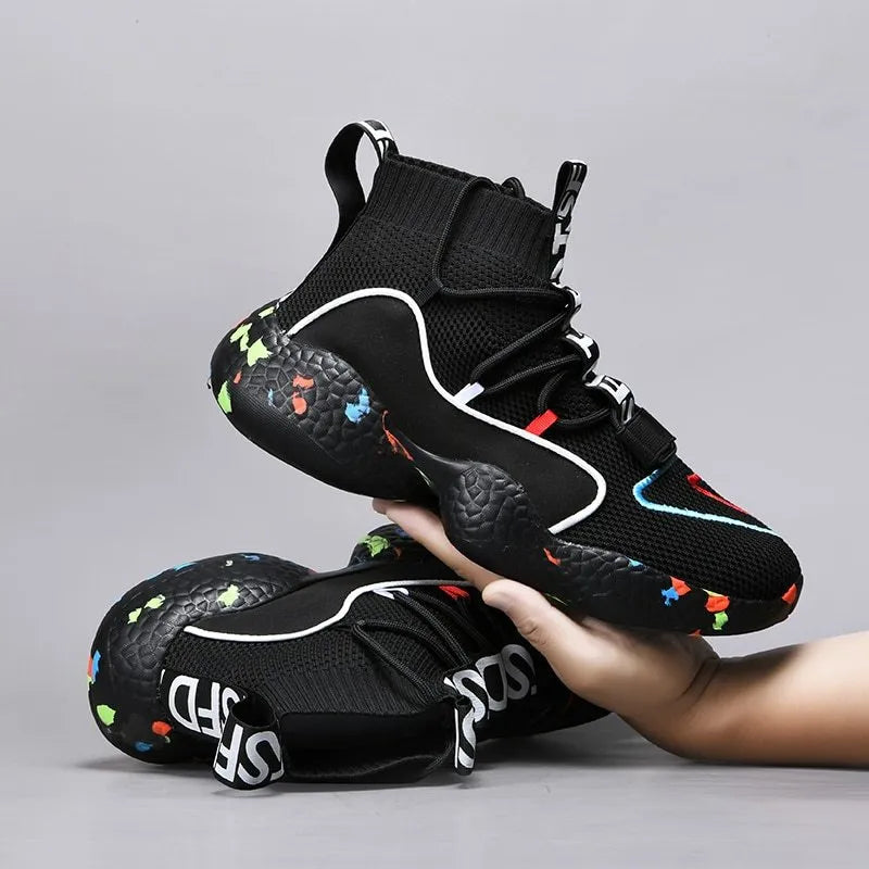Men's camouflage pattern sneakers with mesh upper and flat rubber sole.
