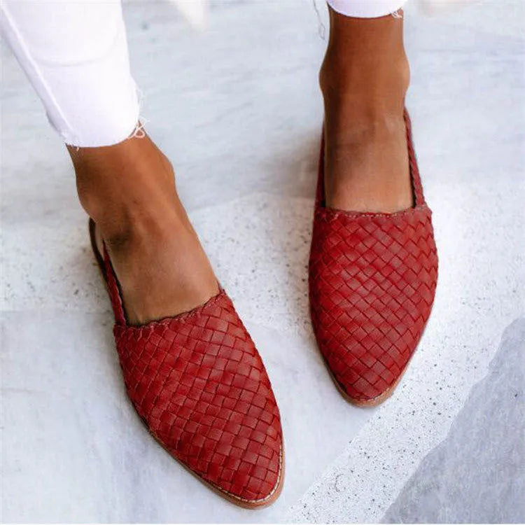 European and American style casual sandals with buckle fastening and pointed toe in multiple colour options