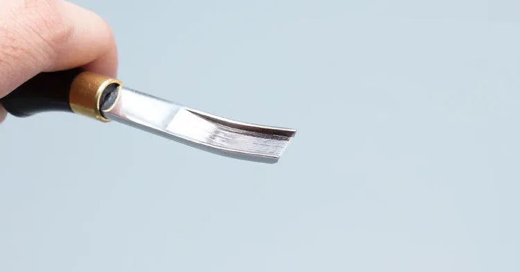 Barber thinning knife with wide shovel edge and leather handle for sectional cutting
