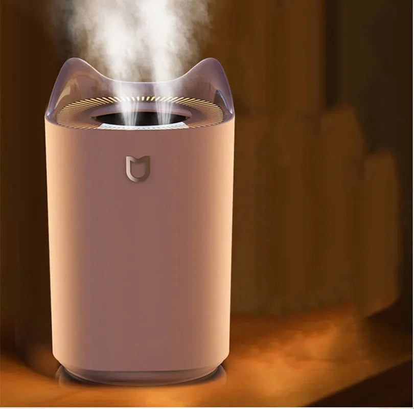 White double spray humidifier with USB cable and three mist outlets for rooms up to 30 square metres