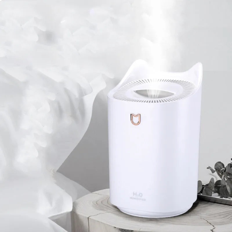 White double spray humidifier with USB cable and three mist outlets for rooms up to 30 square metres