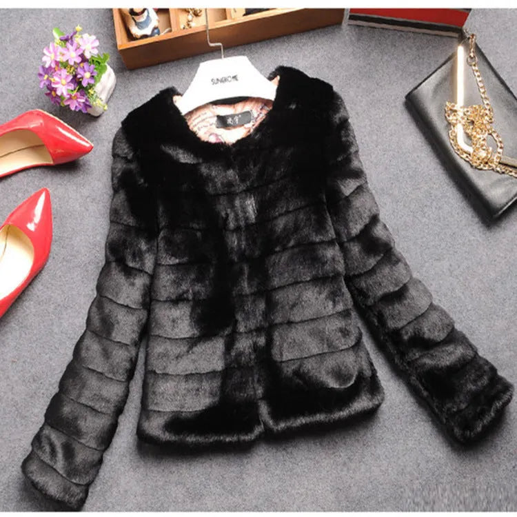 Women's short faux fur top in beige with regular sleeves