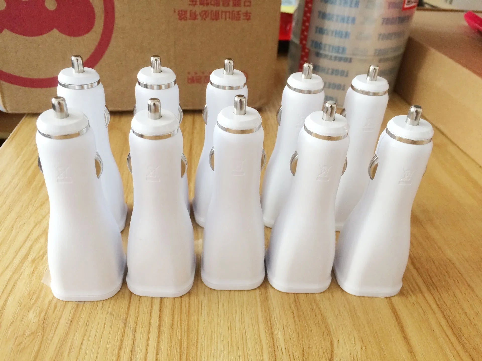 White single port USB car charger with QC2.0 fast charge technology for vehicles