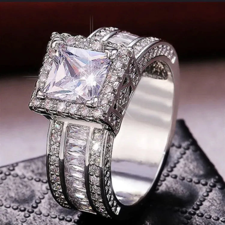 Women's geometric silver fashion ring with round elements in gold or white finish