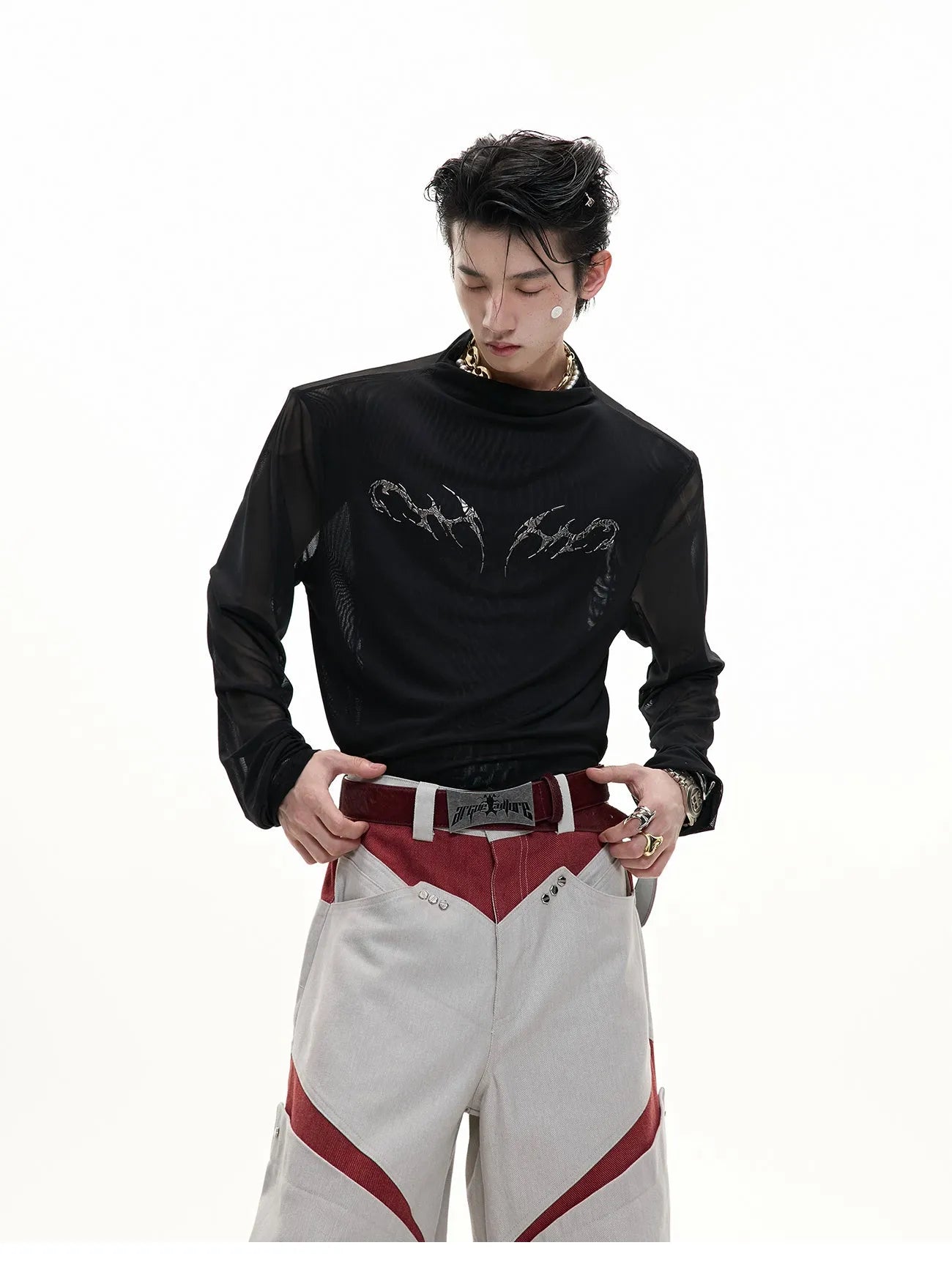 Black niche mesh ice-feeling slim bottoming long sleeve shirt on a mannequin, showing the trendy fit.