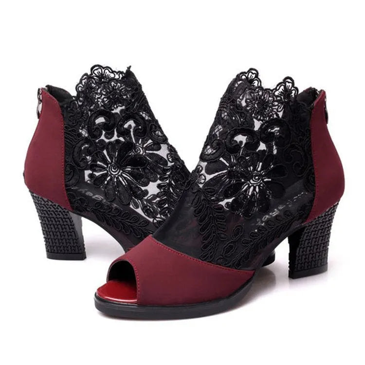 Lucyever women's black square heel gladiator sandals with floral lace and peep toe.