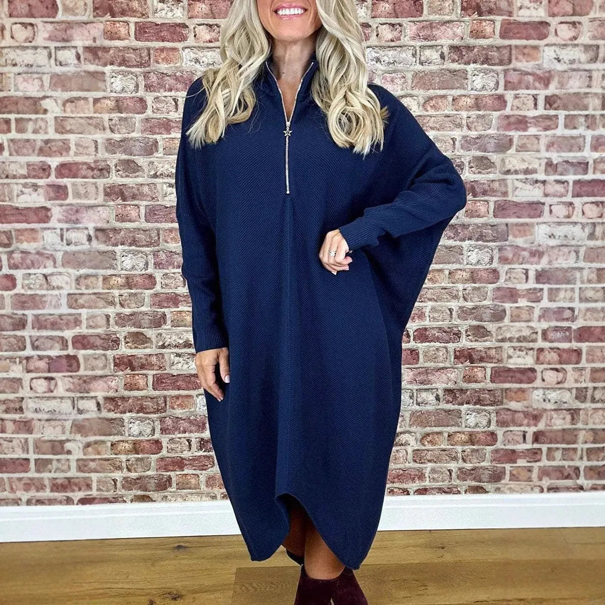 Women's solid colour knitted dress with raglan sleeves and zipper detail