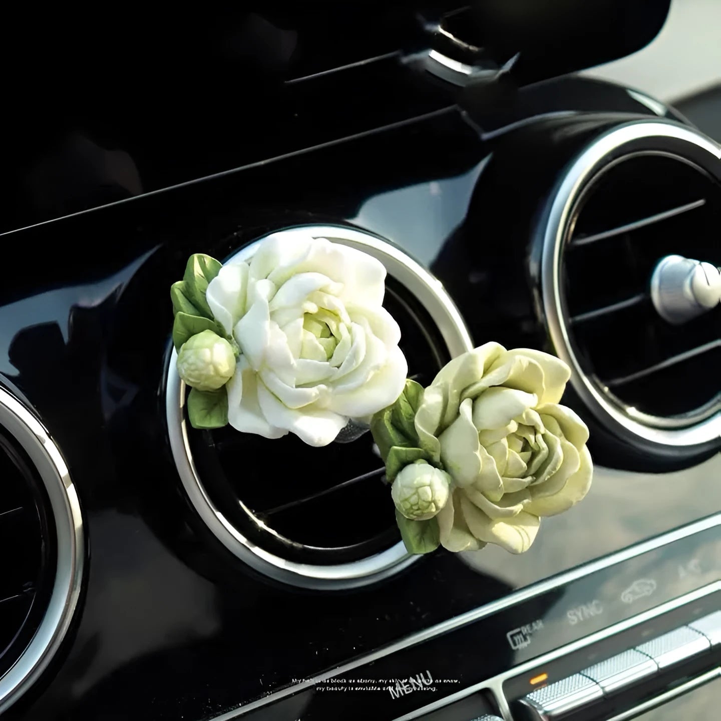 Solid jasmine car perfume for air outlet with gypsum base measuring 5 by 4.5cm
