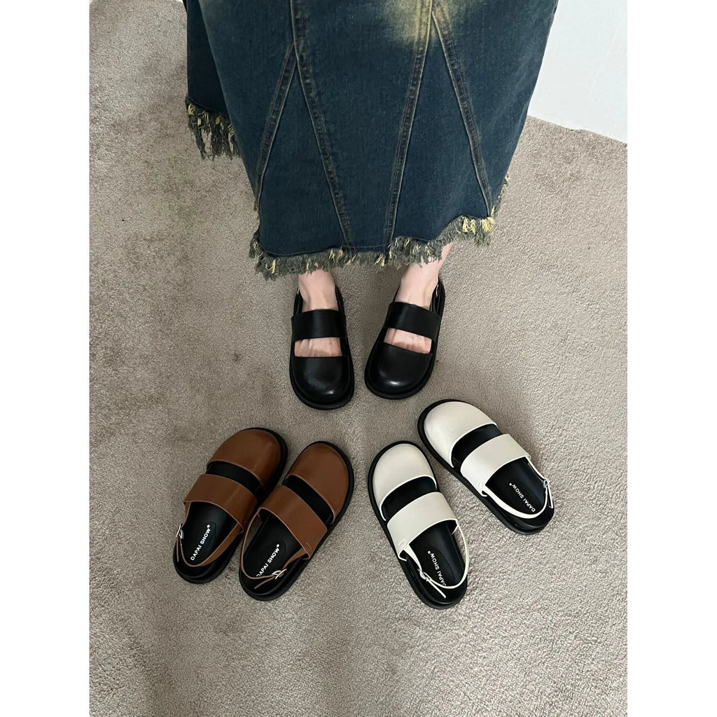 Retro sandals with closed toe design and adjustable ankle-strap buckle in apricot colour