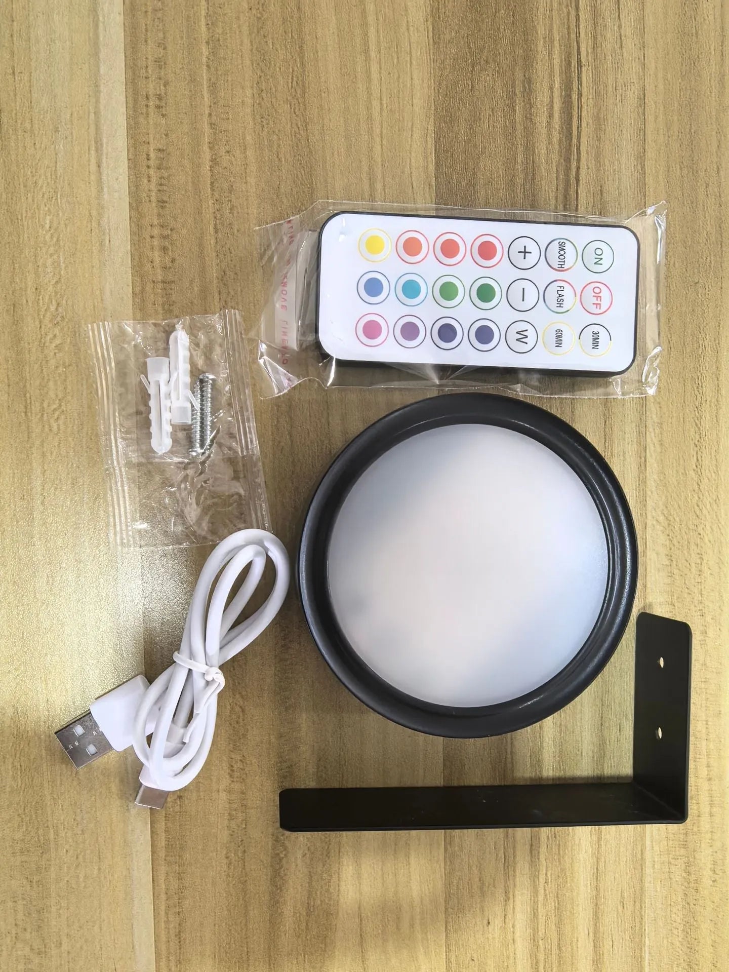 Wireless LED painting lamp with magnetic charging and remote control in black, white or gold finish