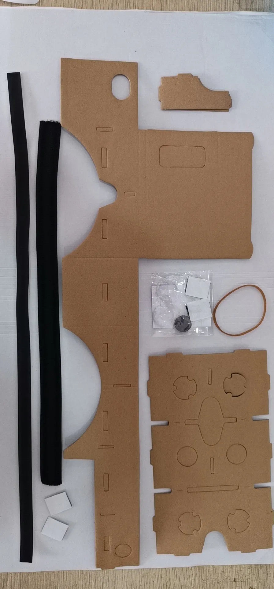 Pink and white VR cardboard glasses for 6-inch smartphones with adjustable straps and magnet control