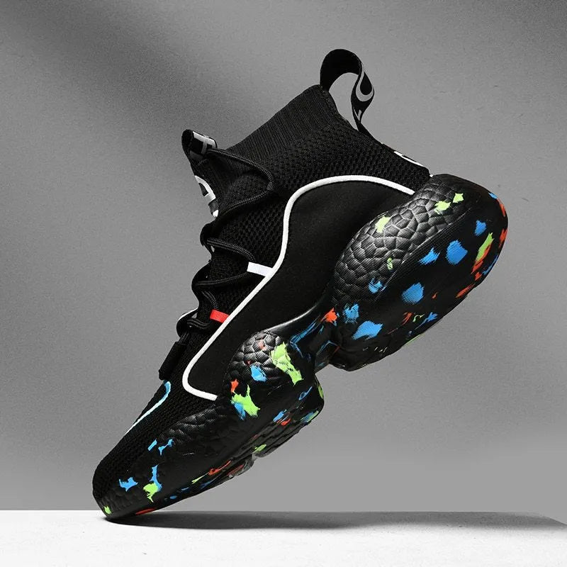 Men's camouflage pattern sneakers with mesh upper and flat rubber sole.
