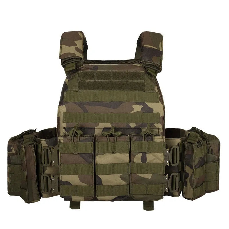 Men's camouflage tactical training vest in polyester with free size fit