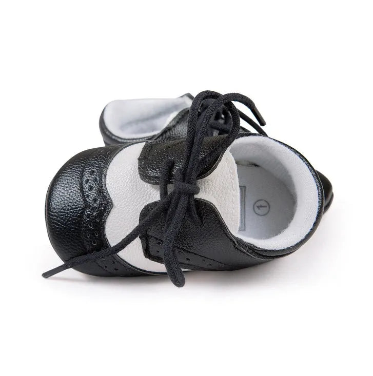 Men's vintage style soft-soled baby walking shoes in synthetic leather, showing colour options and sizing for 0-12 month infants