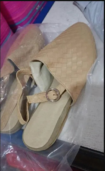 European and American style casual sandals with buckle fastening and pointed toe in multiple colour options