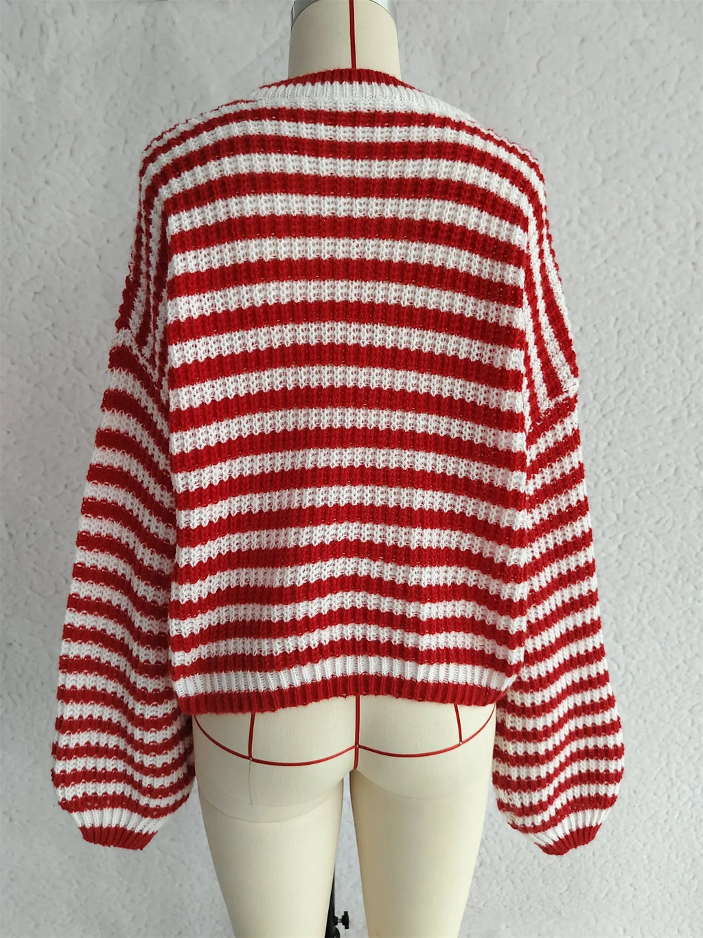 Women's vintage stripe knitted pullover sweater in loose fit with round neck and long sleeves