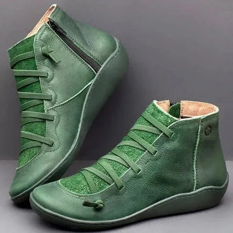 Women's casual flat booties with wedge heel and round toe in artificial PU and rubber.