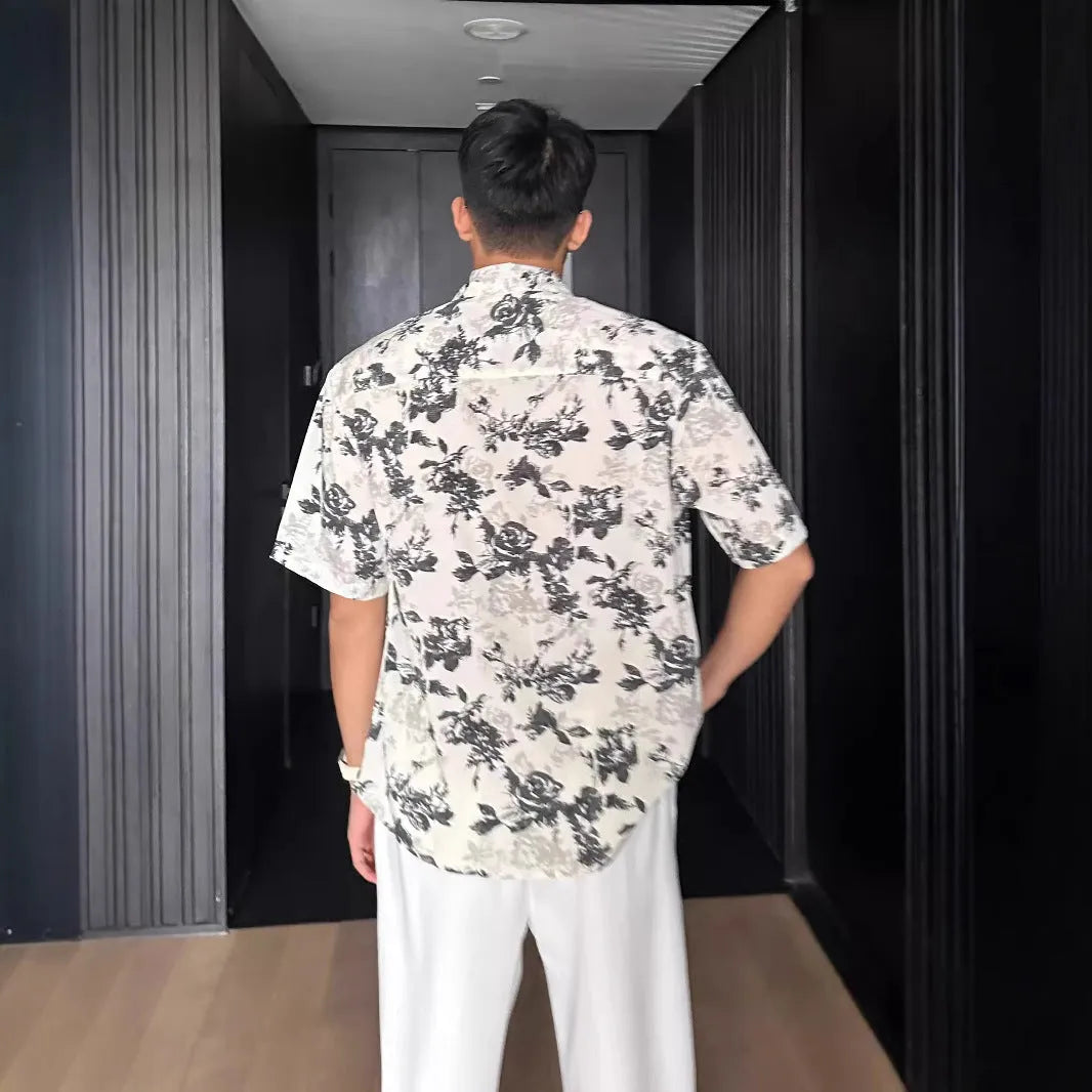 Loose casual short sleeve shirt with floral pattern in black or white colour options