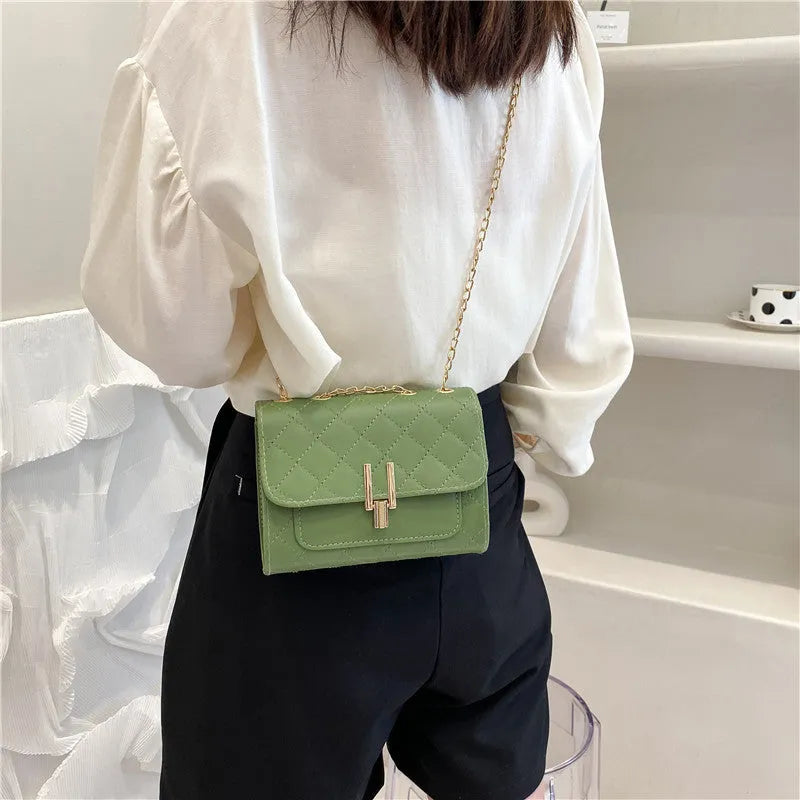 Women's PU crossbody bag with diamond lattice chain strap in minimalist solid colour design