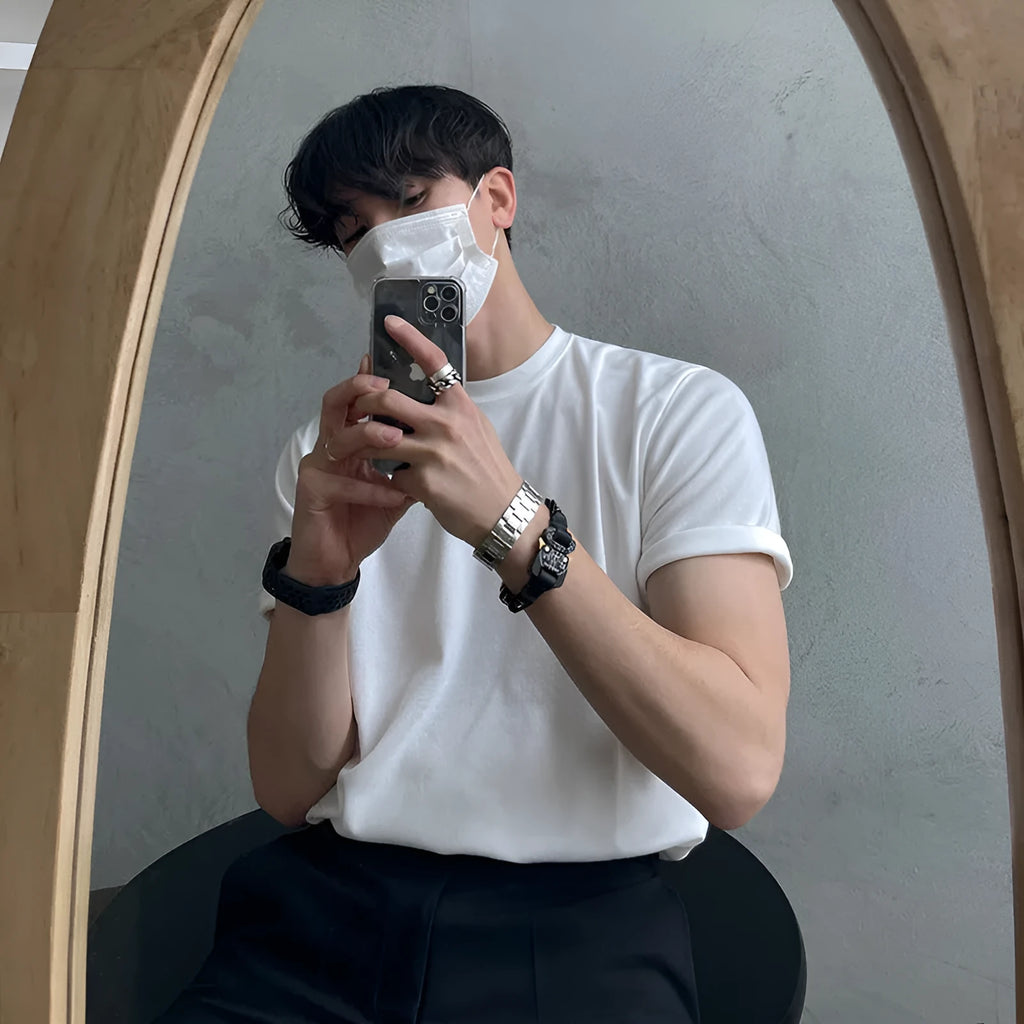 Men's slim fit cotton T-shirt in black or white with half-length sleeves