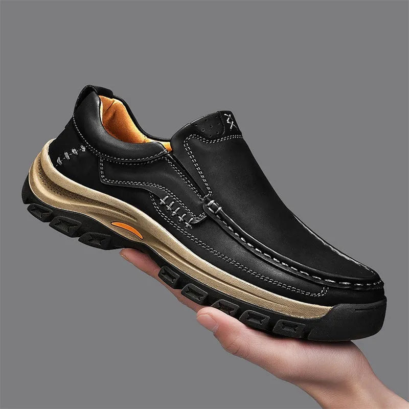 Men's black mountaineering shoes with thick rubber soles and round toe design