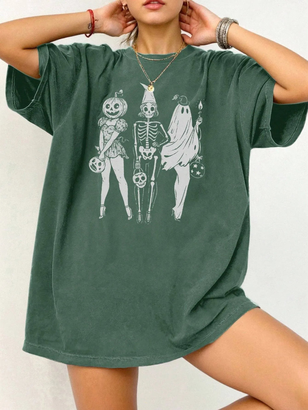 Cotton summer T-shirt in loose straight cut with round neck and short sleeves