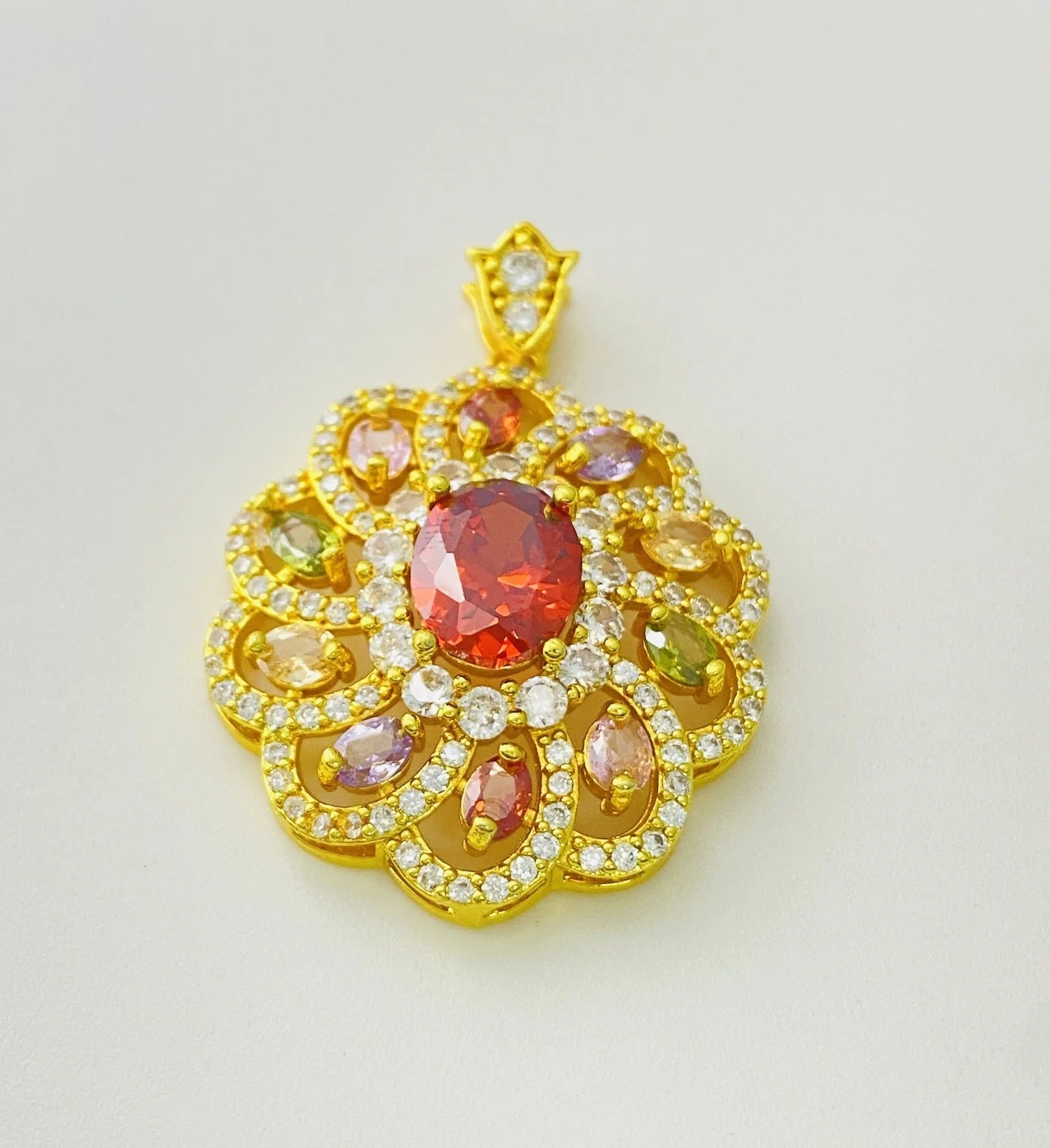 Women's floral zircon pendant necklace in gold, champagne gold, or platinum colour with optional chain