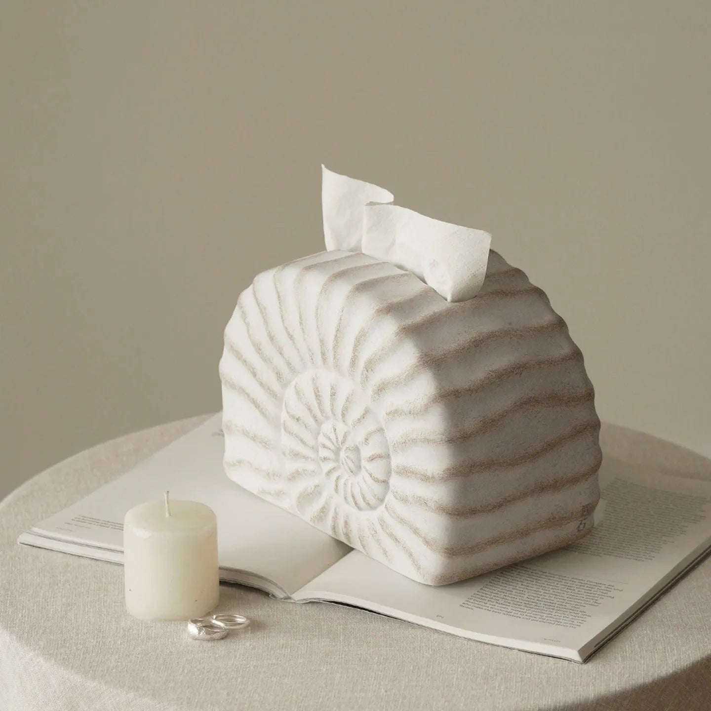 Resin conch shell design tissue box cover in modern simple style